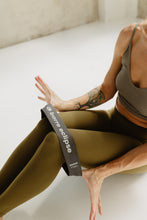 Carica l&#39;immagine nel visualizzatore di Gallery, Barre Eclipse bands for barre and pilates workouts. High quality, elastic, and so good looking you&#39;ll bring these wherever you travel to flex your Barre Eclipse pride.
